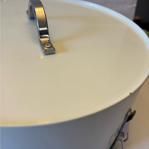 Rate Lenox Kate spade tin cake carrier 10” cake by the slice let them eat cake - Picture 8 of 16